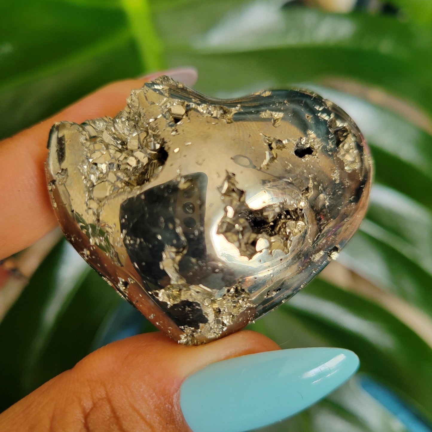 Gorgeous Pyrite Heart Carving from Peru | Abundance Protection Confidence | Shimmering Gold | Home Decor | Gift for you | Meditation Tool