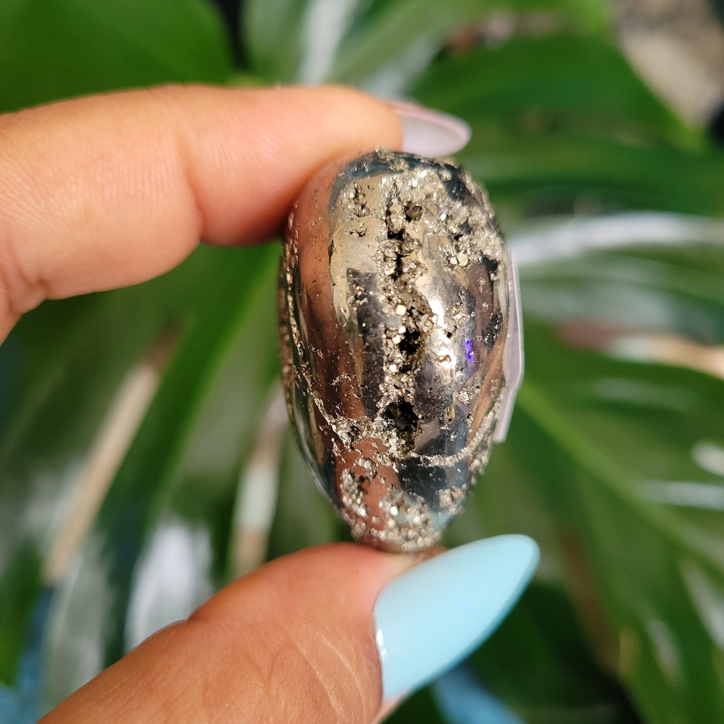 Gorgeous Pyrite Heart Carving from Peru | Abundance Protection Confidence | Shimmering Gold | Home Decor | Gift for you | Meditation Tool