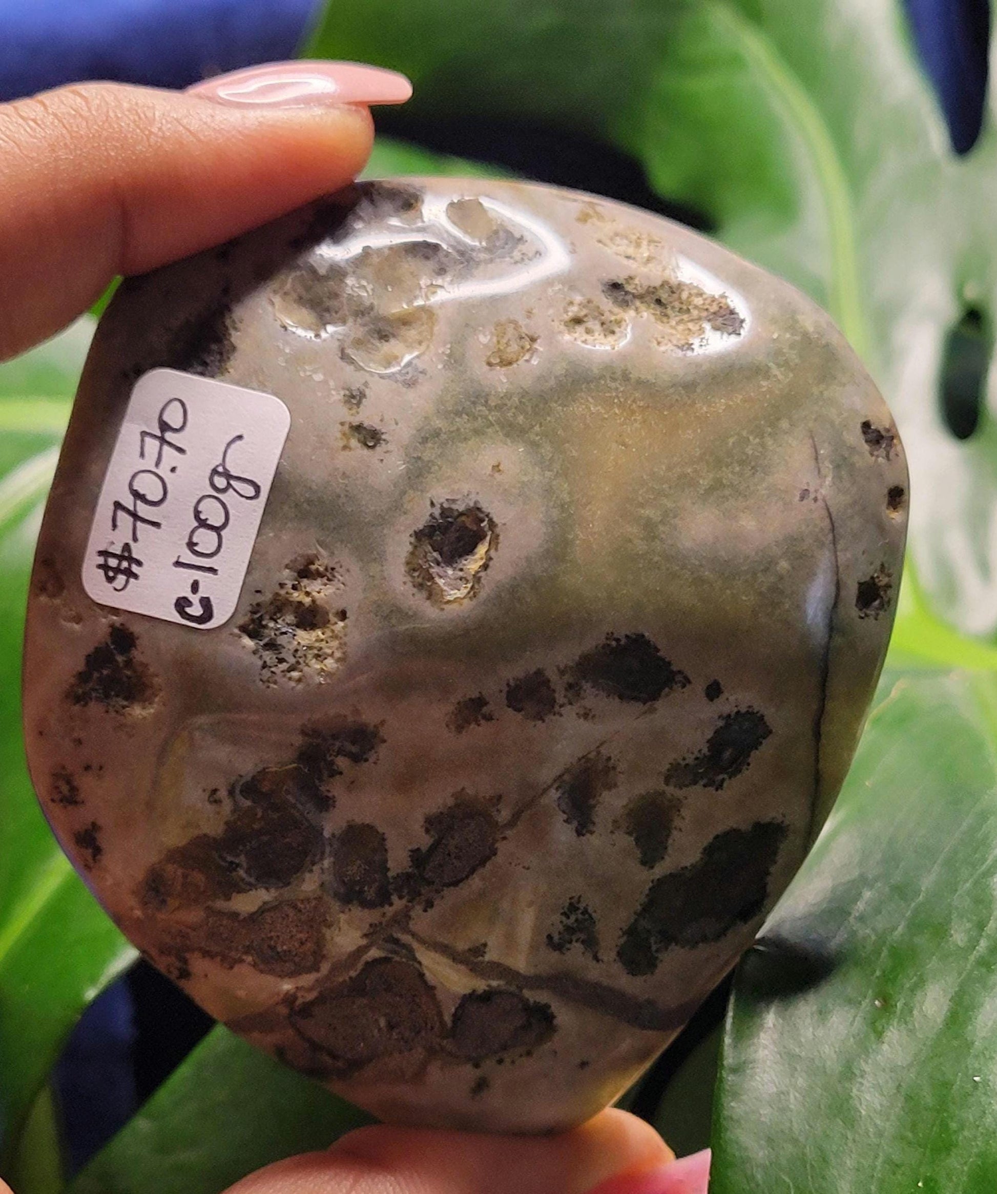 High Quality Galaxy Amethyst Shell with polished back from Uruguay - Home Decor - Crystal Collector - Gift Ideas - Green and Gold - 100g