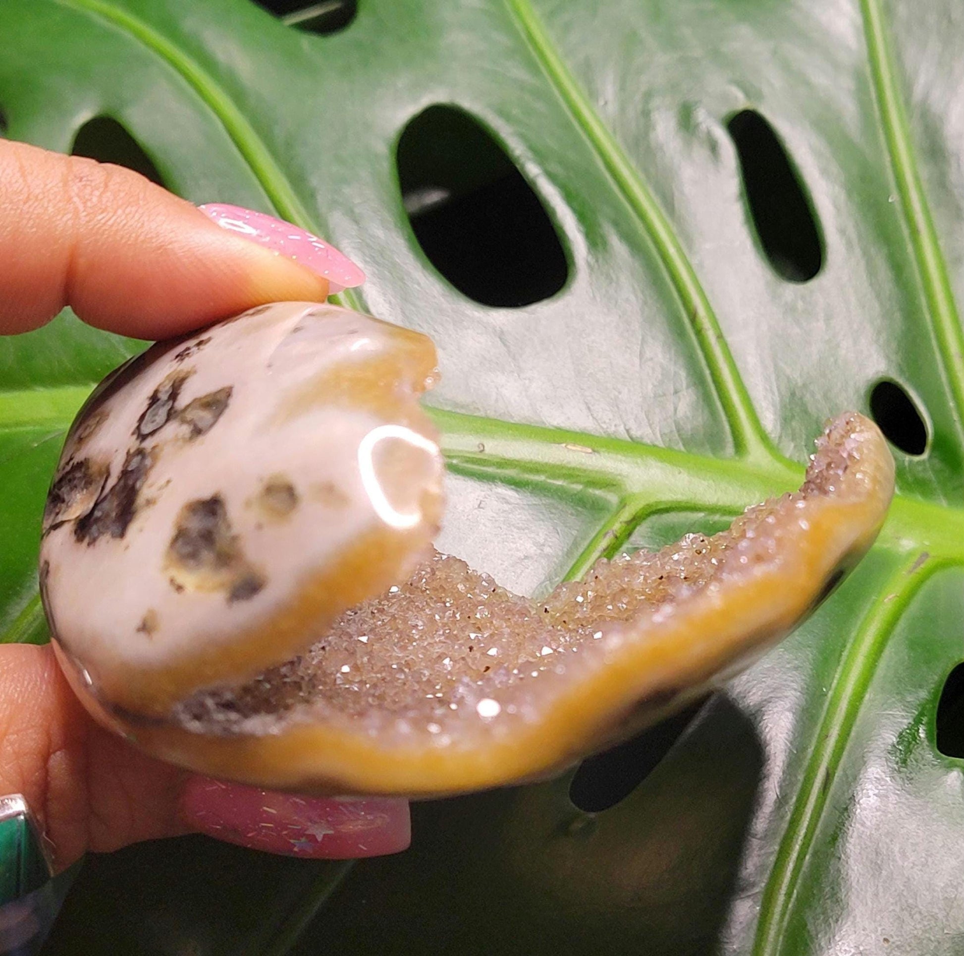 High Quality Galaxy Amethyst Shell with polished back from Uruguay - Home Decor - Crystal Collector - Gift Ideas - Green and Gold - 100g