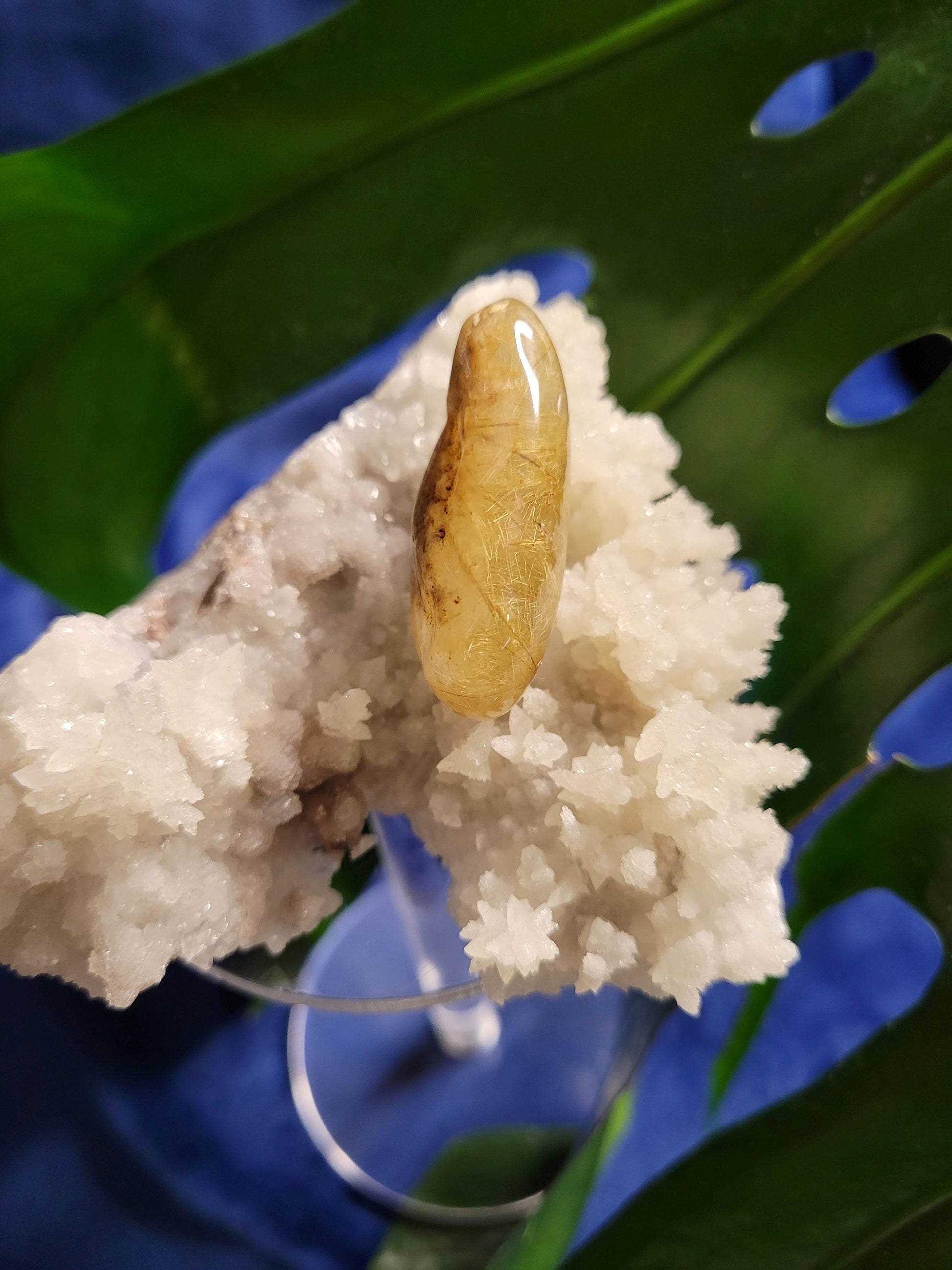 AAA Grade Stunning Clear Quartz Crystal with Gold Rutile Inclusions - Teardrop Shaped - Collectors Piece - Jewelry Gift Ideas - 17 grams
