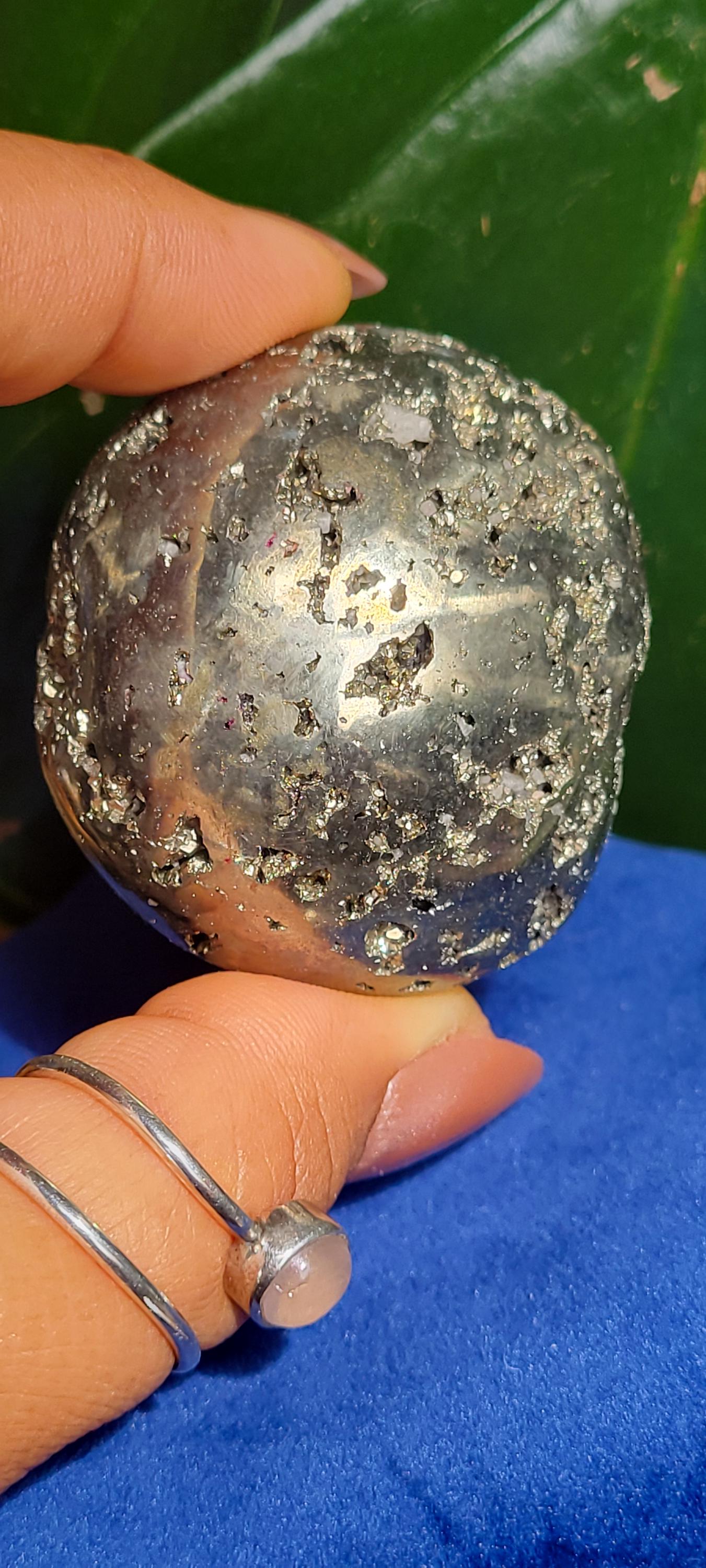 Beautiful Pyrite Palm Stone with Quartz|Meditation Tool|Home Decor|Crystal Collector|Gift Ideas for you|Solar Plexus Chakra|Abundance|Gold