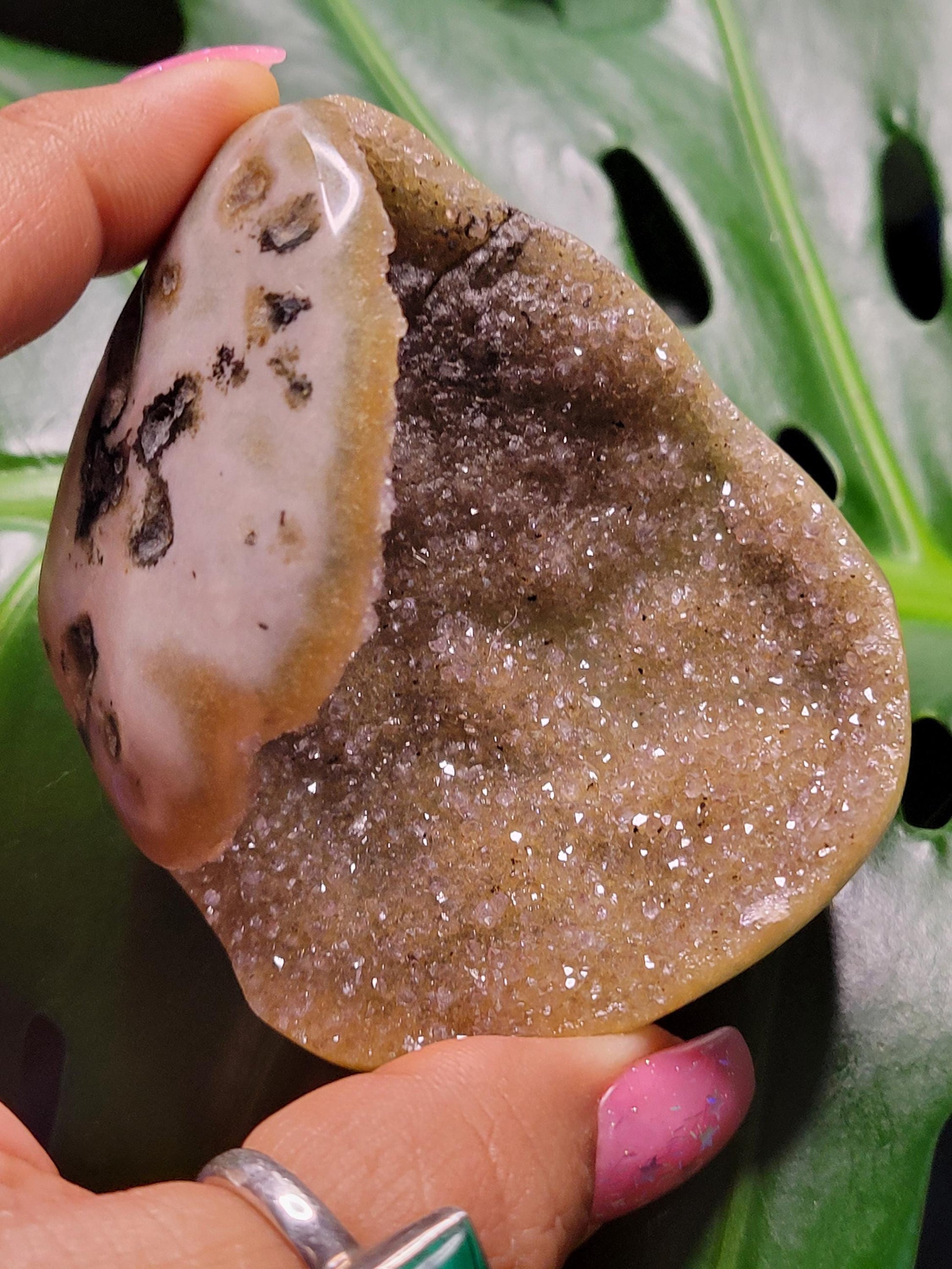 High Quality Galaxy Amethyst Shell with polished back from Uruguay - Home Decor - Crystal Collector - Gift Ideas - Green and Gold - 100g