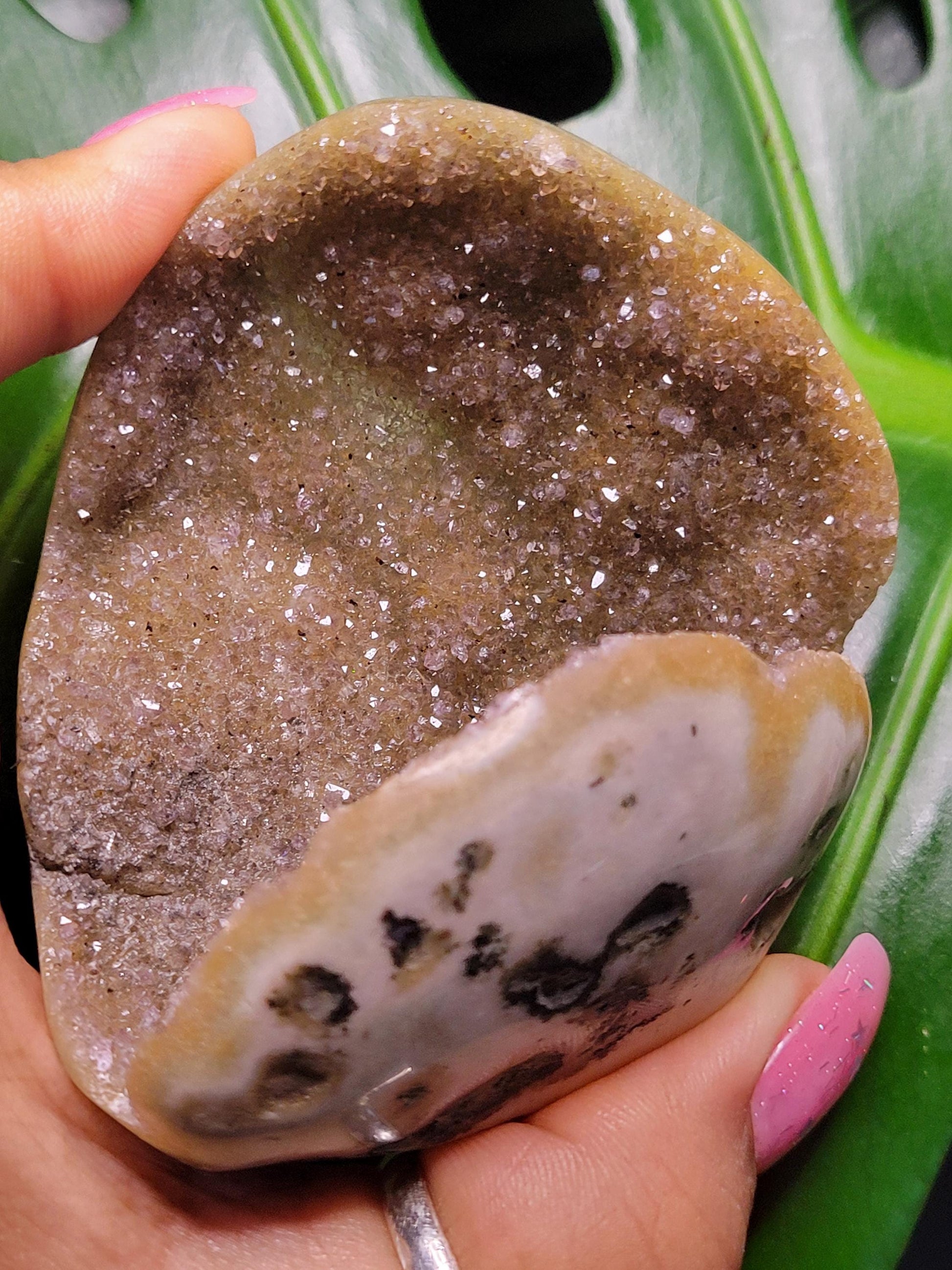 High Quality Galaxy Amethyst Shell with polished back from Uruguay - Home Decor - Crystal Collector - Gift Ideas - Green and Gold - 100g