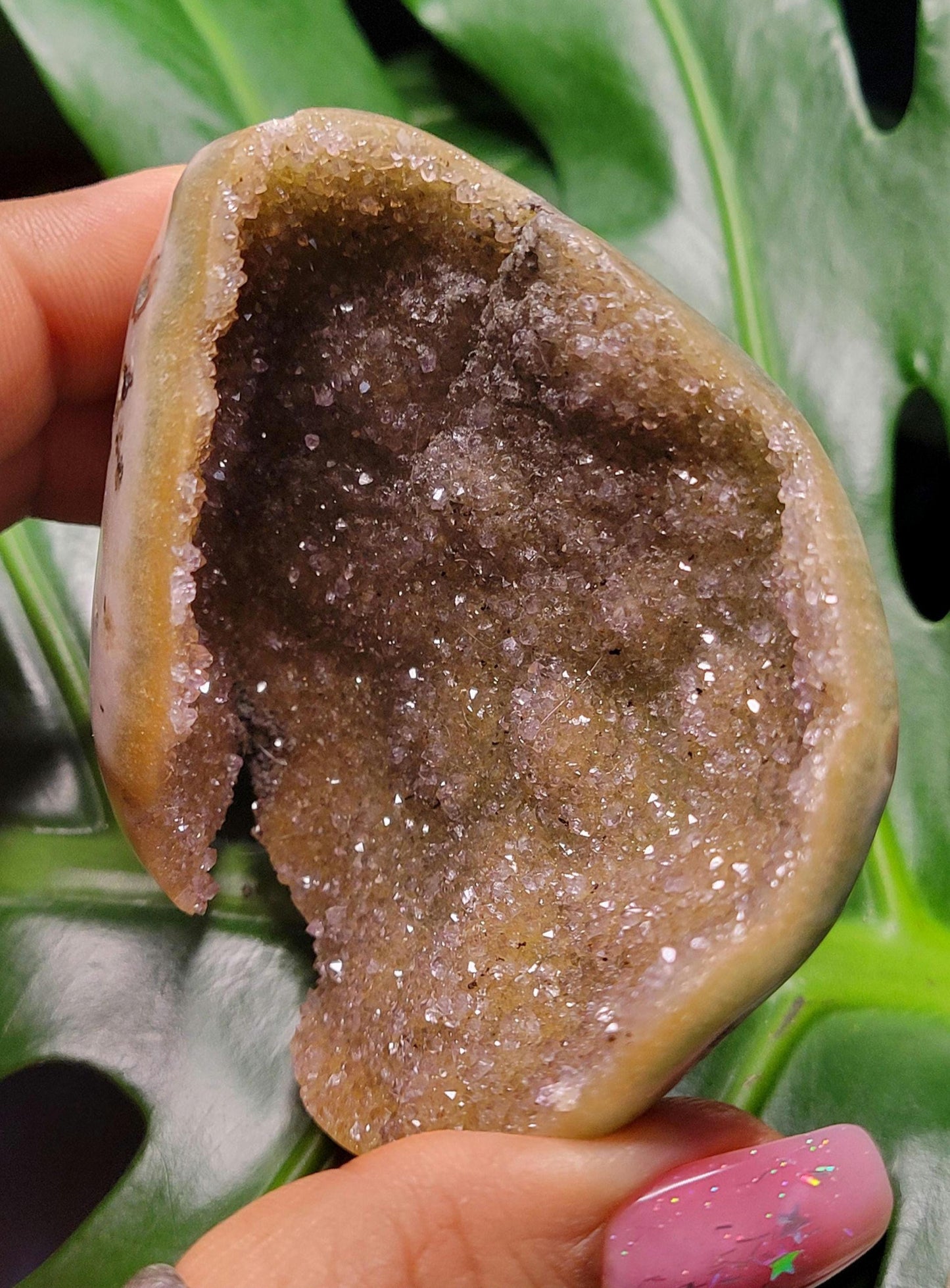 High Quality Galaxy Amethyst Shell with polished back from Uruguay - Home Decor - Crystal Collector - Gift Ideas - Green and Gold - 100g