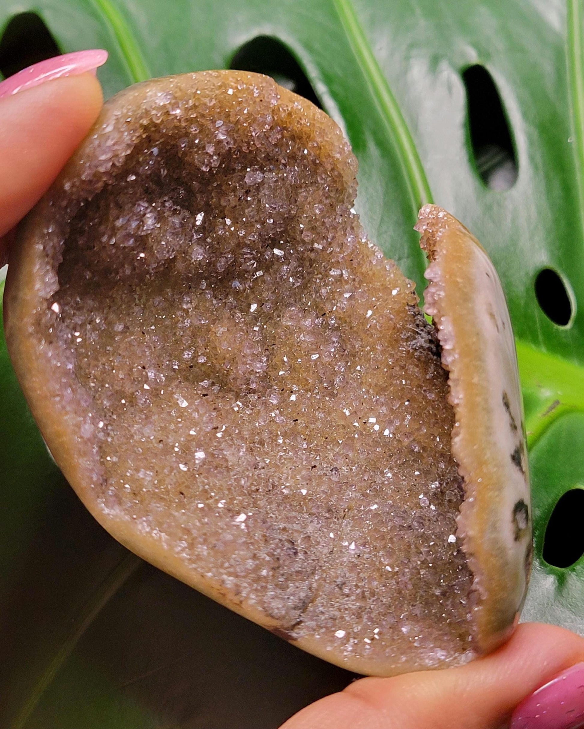 High Quality Galaxy Amethyst Shell with polished back from Uruguay - Home Decor - Crystal Collector - Gift Ideas - Green and Gold - 100g
