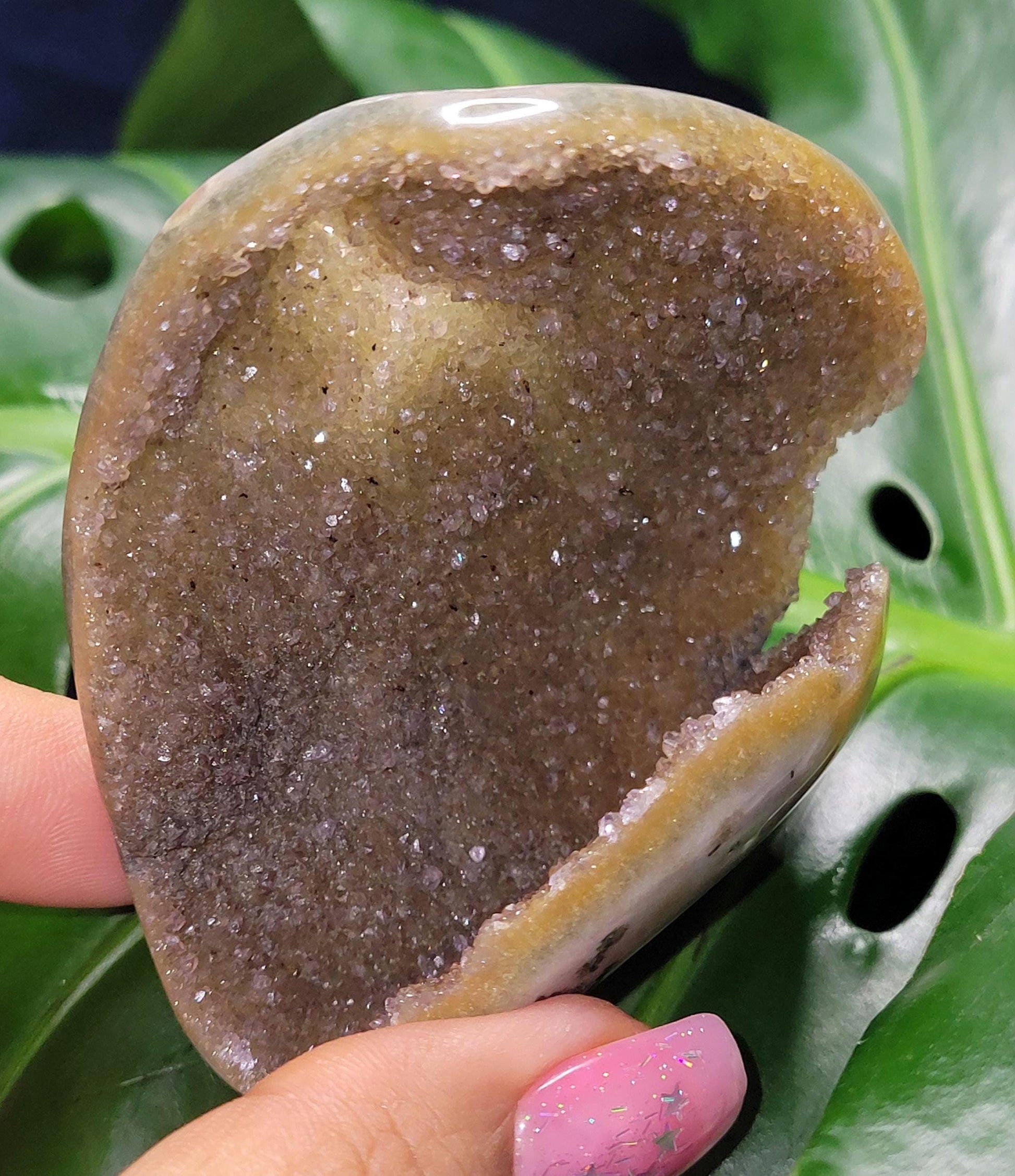 High Quality Galaxy Amethyst Shell with polished back from Uruguay - Home Decor - Crystal Collector - Gift Ideas - Green and Gold - 100g