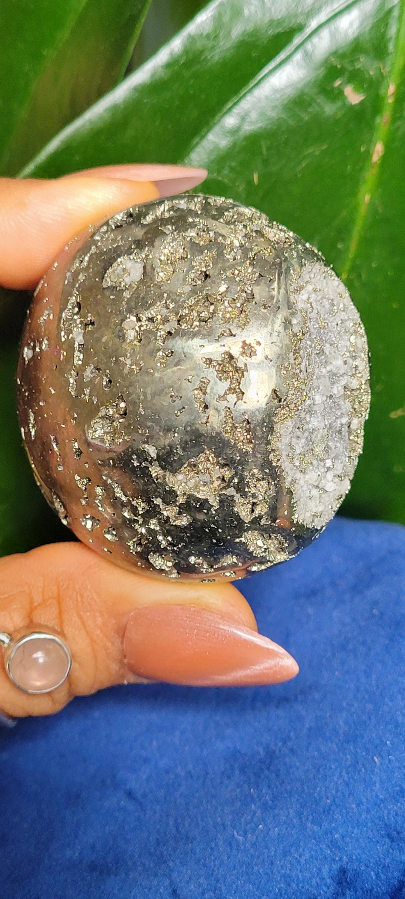 Beautiful Pyrite Palm Stone with Quartz|Meditation Tool|Home Decor|Crystal Collector|Gift Ideas for you|Solar Plexus Chakra|Abundance|Gold