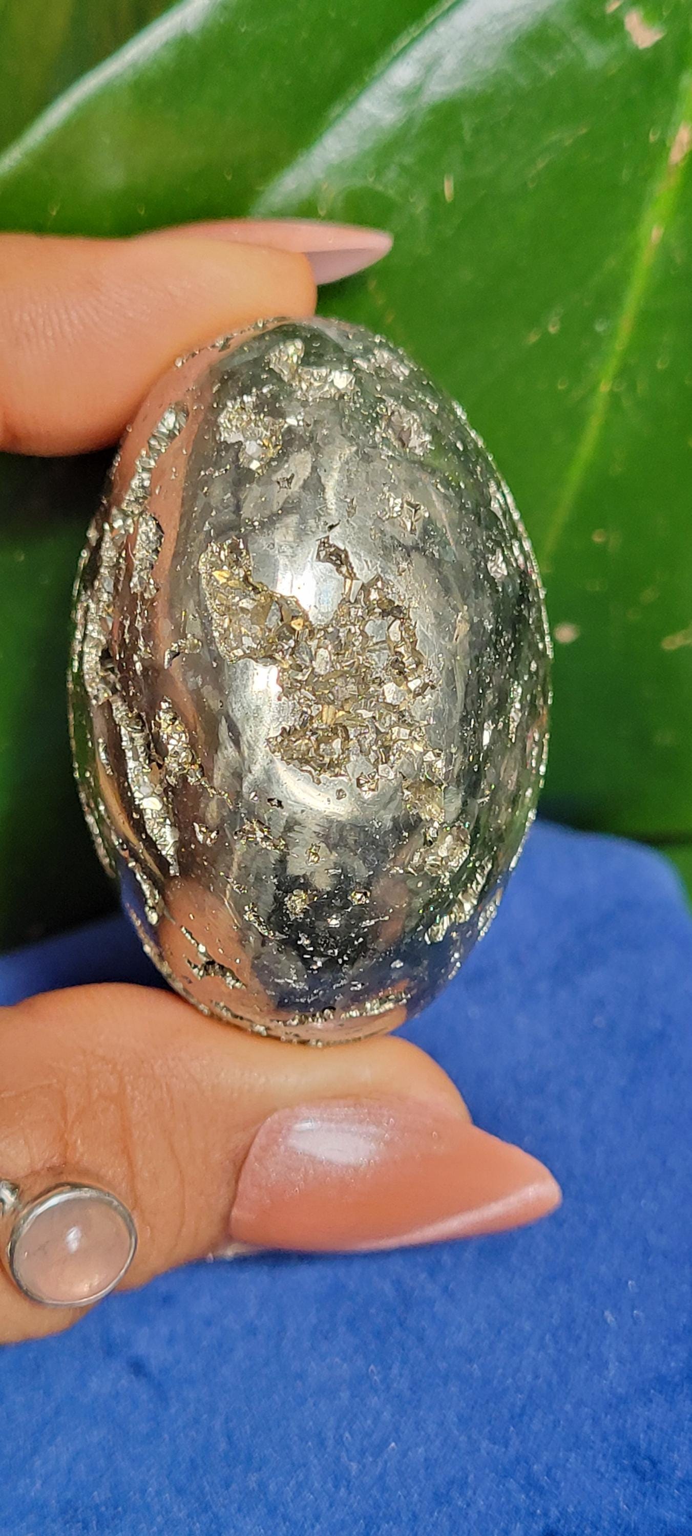 Beautiful Pyrite Palm Stone with Quartz|Meditation Tool|Home Decor|Crystal Collector|Gift Ideas for you|Solar Plexus Chakra|Abundance|Gold