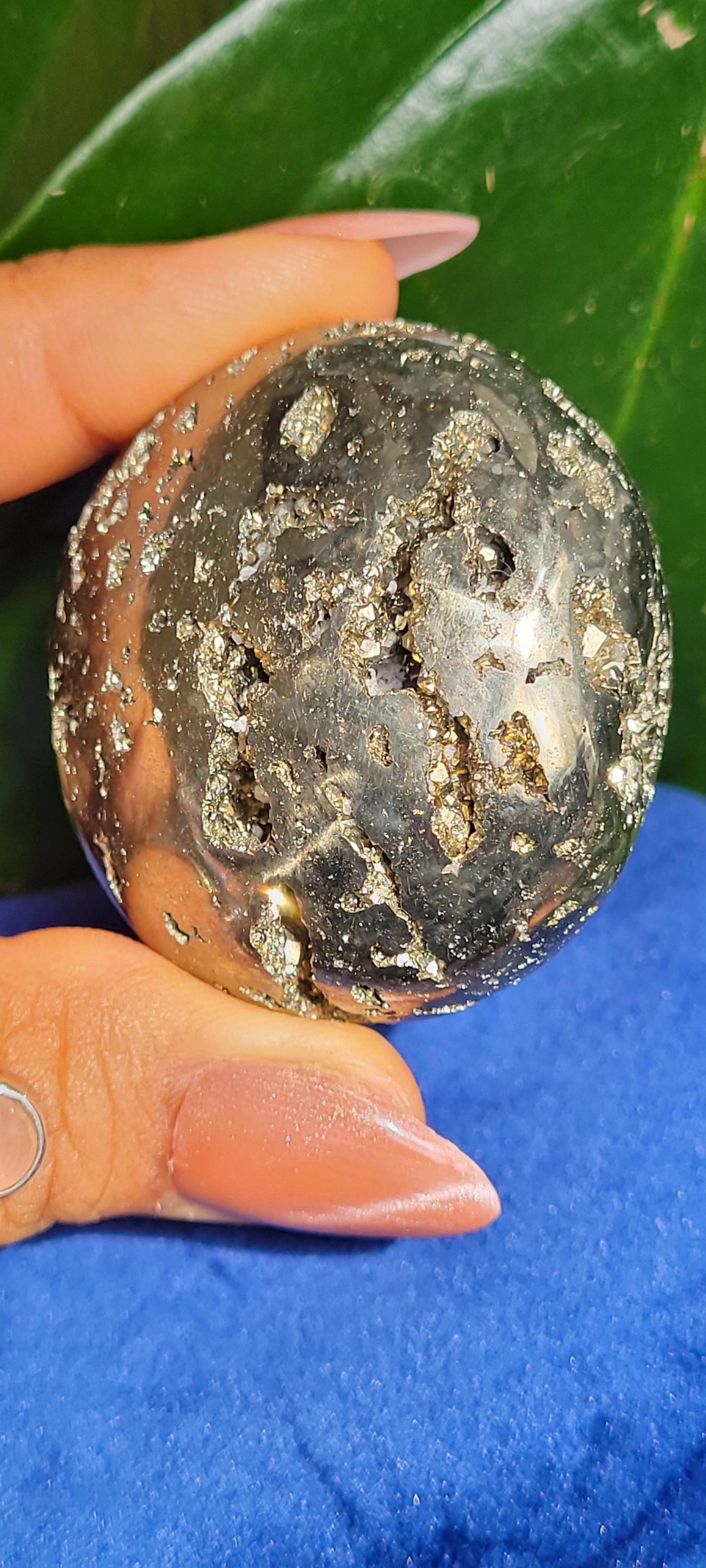 Beautiful Pyrite Palm Stone with Quartz|Meditation Tool|Home Decor|Crystal Collector|Gift Ideas for you|Solar Plexus Chakra|Abundance|Gold
