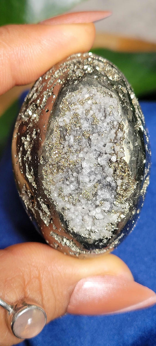 Beautiful Pyrite Palm Stone with Quartz|Meditation Tool|Home Decor|Crystal Collector|Gift Ideas for you|Solar Plexus Chakra|Abundance|Gold