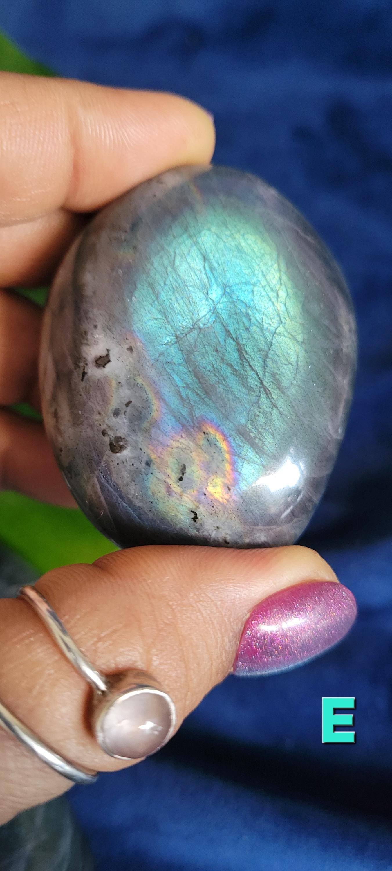 HQ Peacock/Rainbow Flash Labradorite Palmstones from Madagascar| Meditation Tool | Third Eye Chakra | Blue Teal Pink Purple Gold Chatoyancy