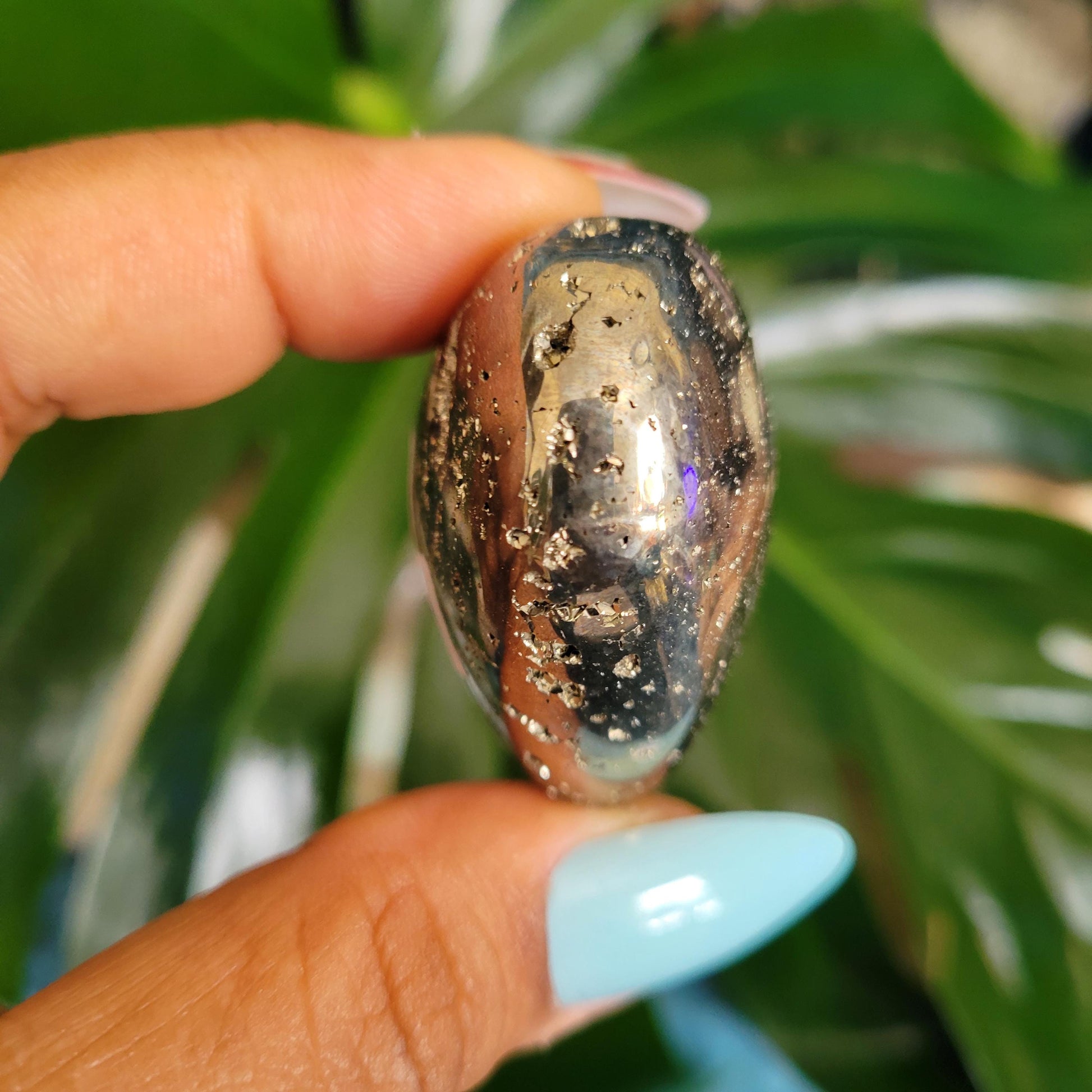 Gorgeous Pyrite Heart Carving from Peru | Abundance Protection Confidence | Shimmering Gold | Home Decor | Gift for you | Meditation Tool