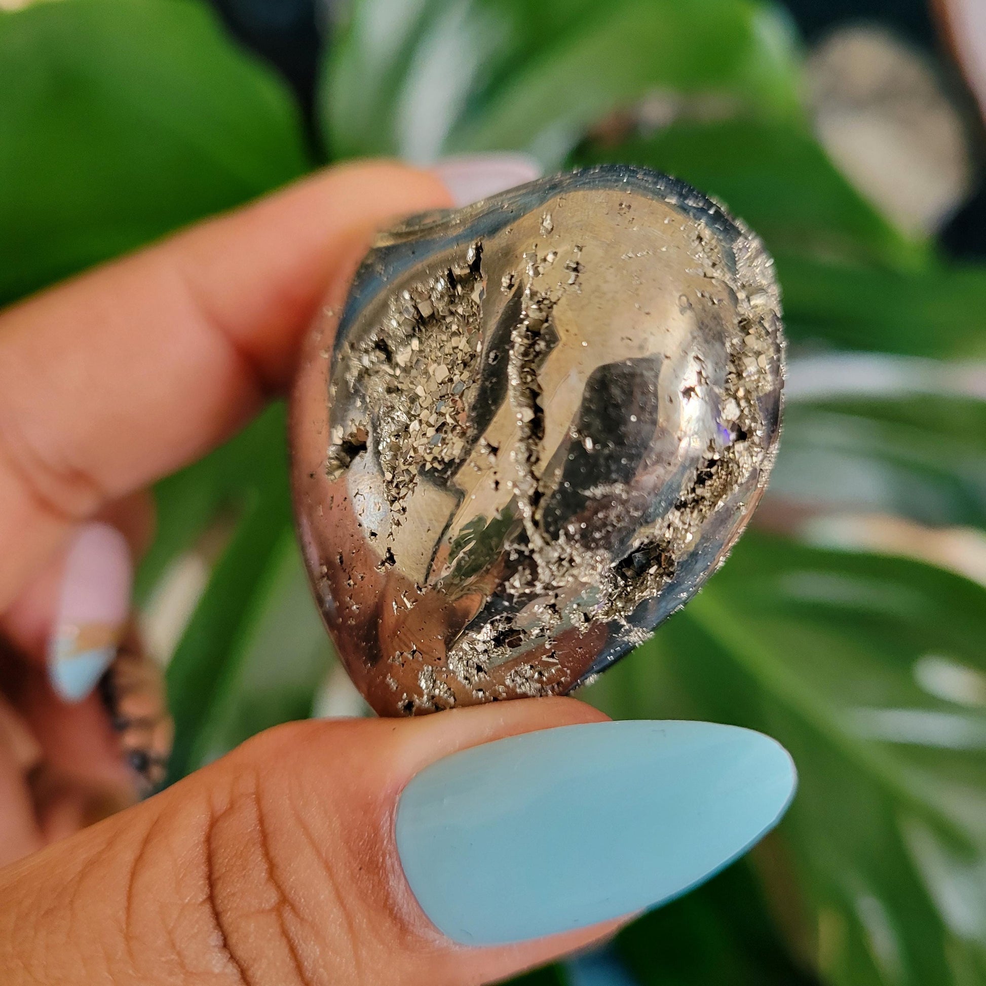 Gorgeous Pyrite Heart Carving from Peru | Abundance Protection Confidence | Shimmering Gold | Home Decor | Gift for you | Meditation Tool