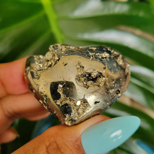 Gorgeous Pyrite Heart Carving from Peru | Abundance Protection Confidence | Shimmering Gold | Home Decor | Gift for you | Meditation Tool
