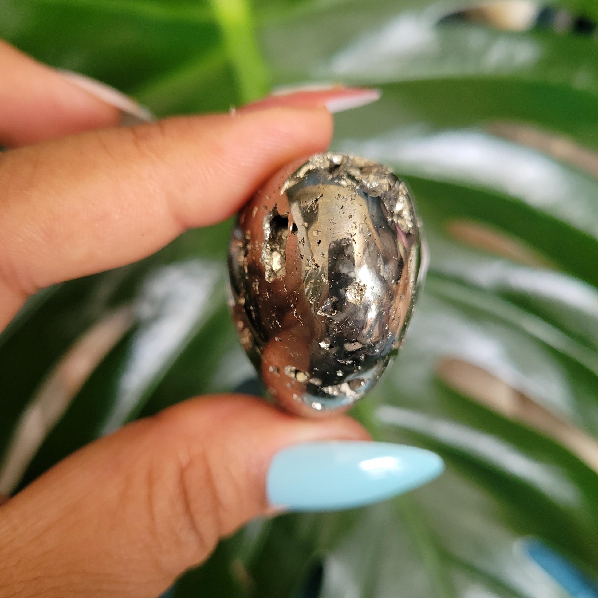 Gorgeous Pyrite Heart Carving from Peru | Abundance Protection Confidence | Shimmering Gold | Home Decor | Gift for you | Meditation Tool