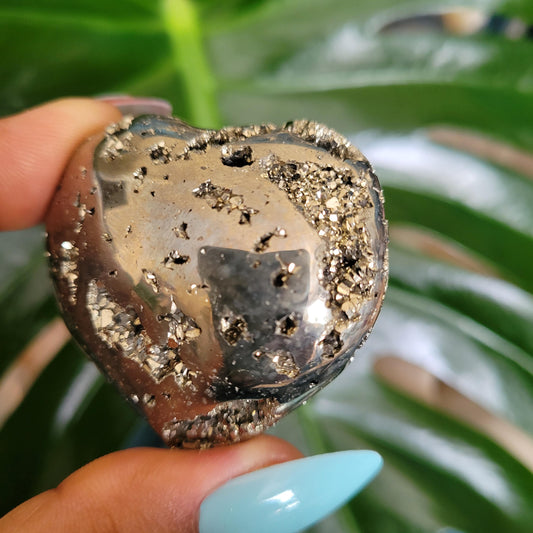Gorgeous Pyrite Heart Carving from Peru (C) Abundance Protection Confidence | Shimmering Gold | Home Decor | Gift for you | Meditation Tool