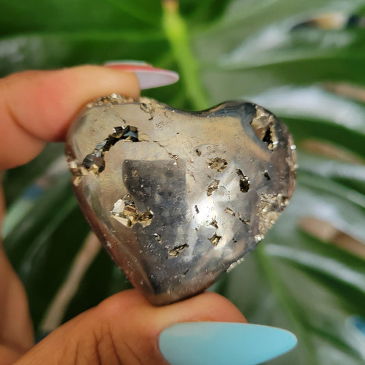 Gorgeous Pyrite Heart Carving from Peru (D) Abundance Protection Confidence | Shimmering Gold | Home Decor | Gift for you | Meditation Tool