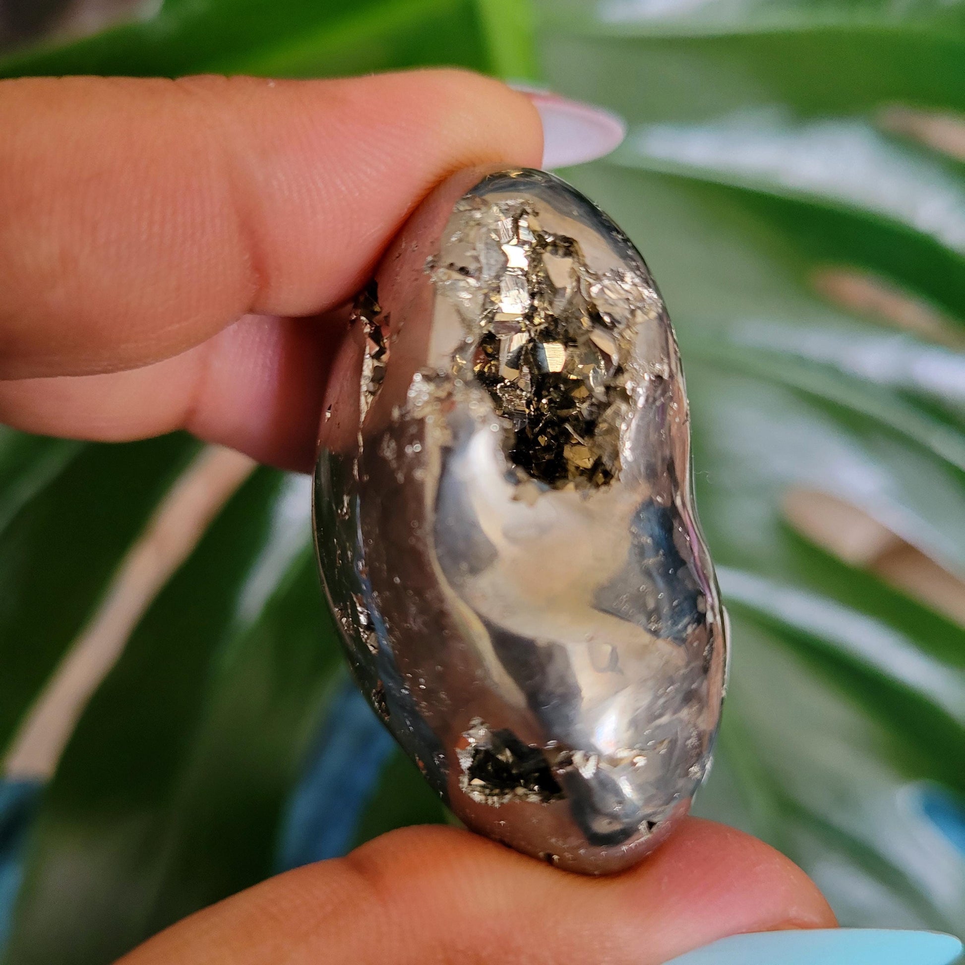 Gorgeous Pyrite Heart Carving from Peru (D) Abundance Protection Confidence | Shimmering Gold | Home Decor | Gift for you | Meditation Tool