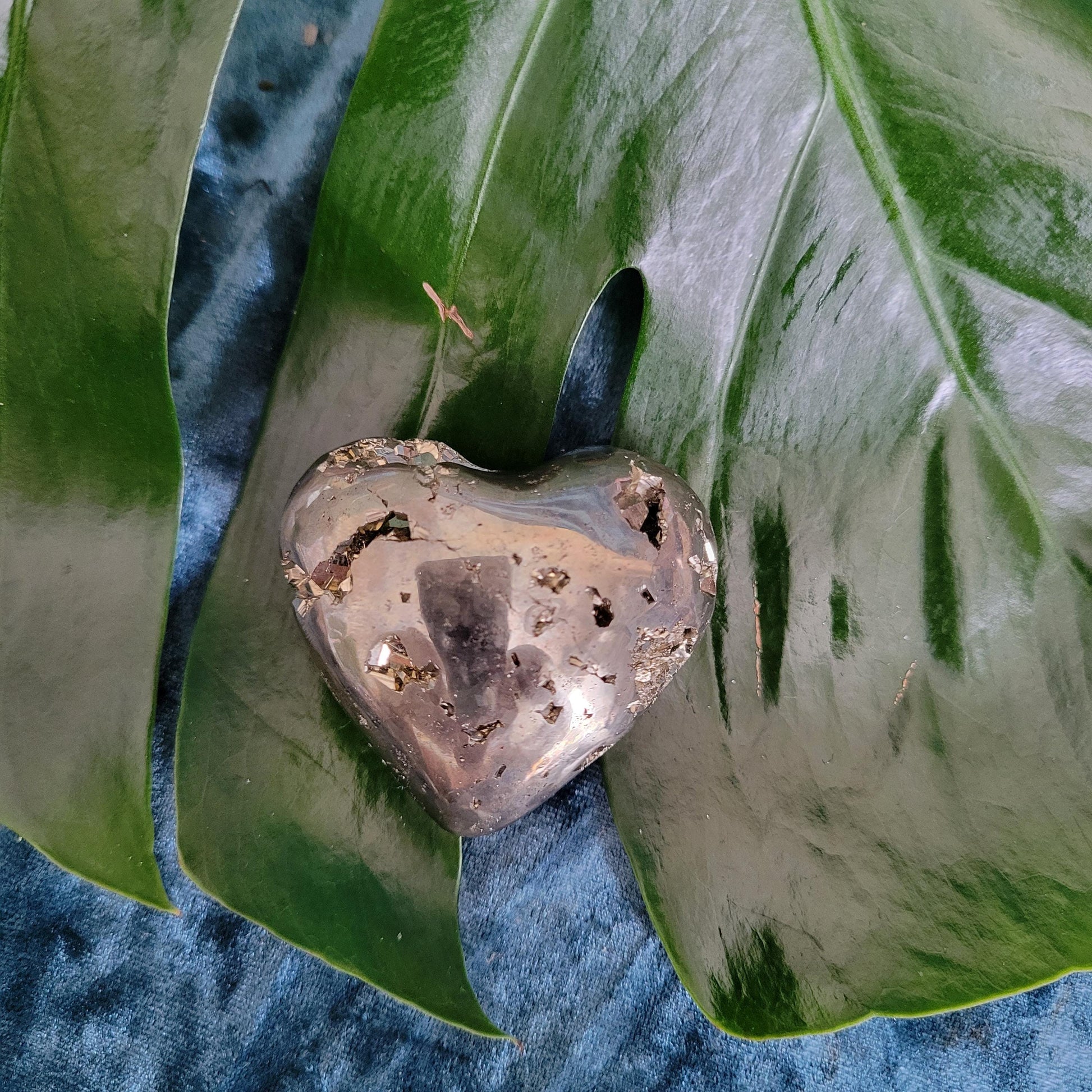 Gorgeous Pyrite Heart Carving from Peru (D) Abundance Protection Confidence | Shimmering Gold | Home Decor | Gift for you | Meditation Tool
