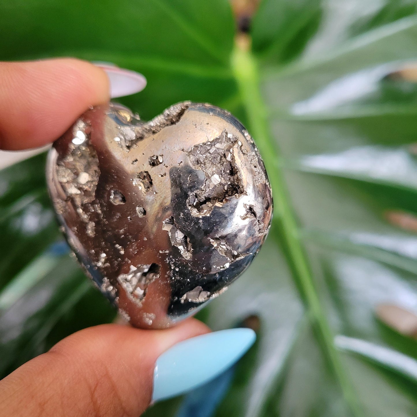 Gorgeous Pyrite Heart Carving from Peru (E) Abundance Protection Confidence | Shimmering Gold | Home Decor | Gift for you | Meditation Tool