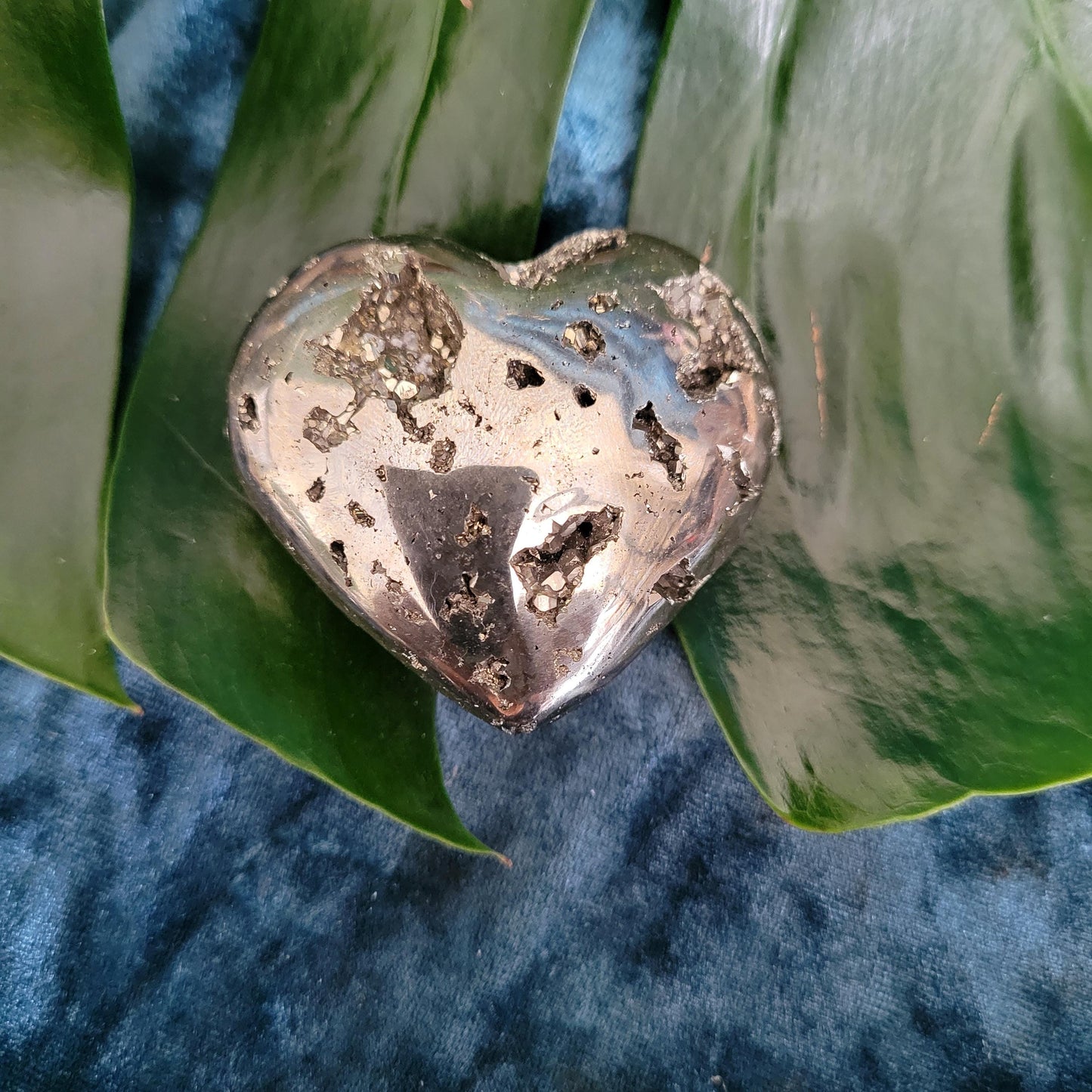 Gorgeous Pyrite Heart Carving from Peru (E) Abundance Protection Confidence | Shimmering Gold | Home Decor | Gift for you | Meditation Tool