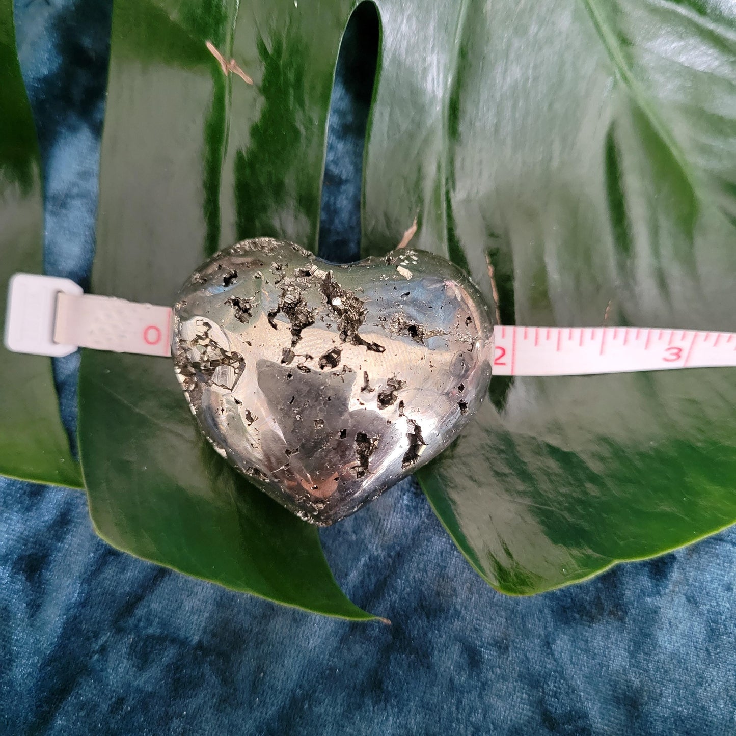 Gorgeous Pyrite Heart Carving from Peru (F) Abundance Protection Confidence | Shimmering Gold | Home Decor | Gift for you | Meditation Tool