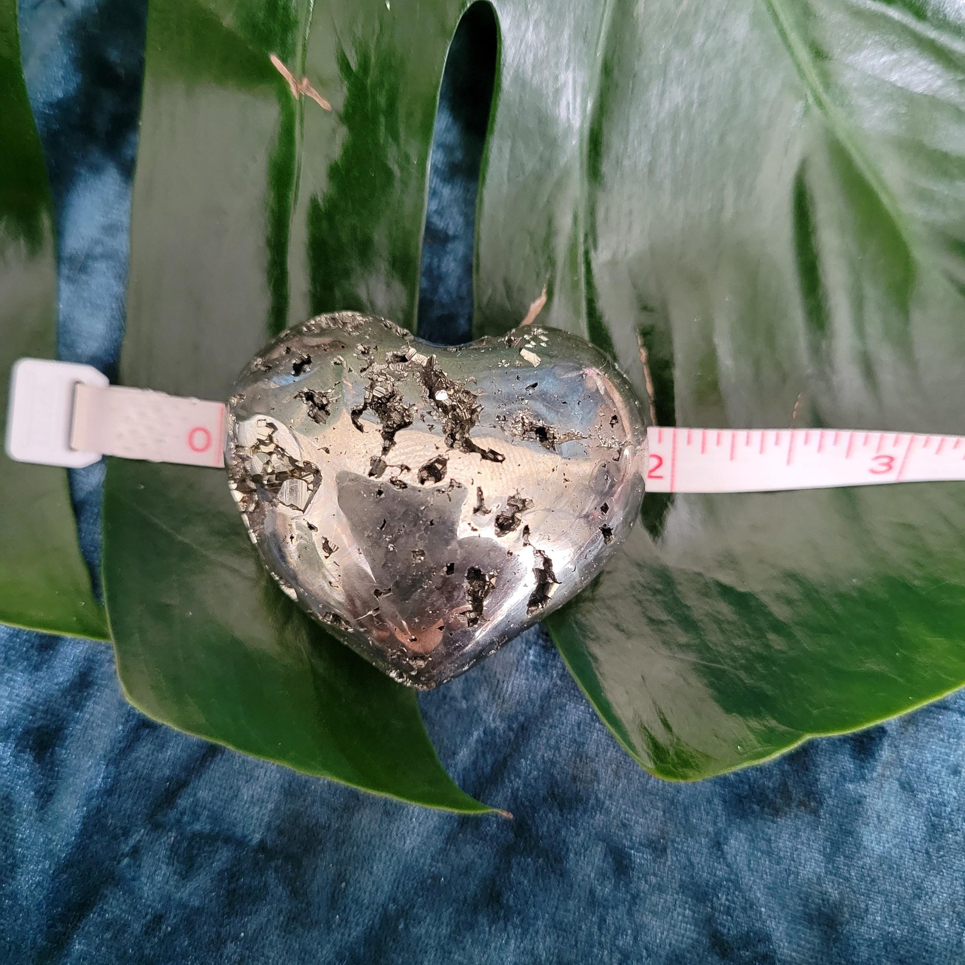 Gorgeous Pyrite Heart Carving from Peru (F) Abundance Protection Confidence | Shimmering Gold | Home Decor | Gift for you | Meditation Tool