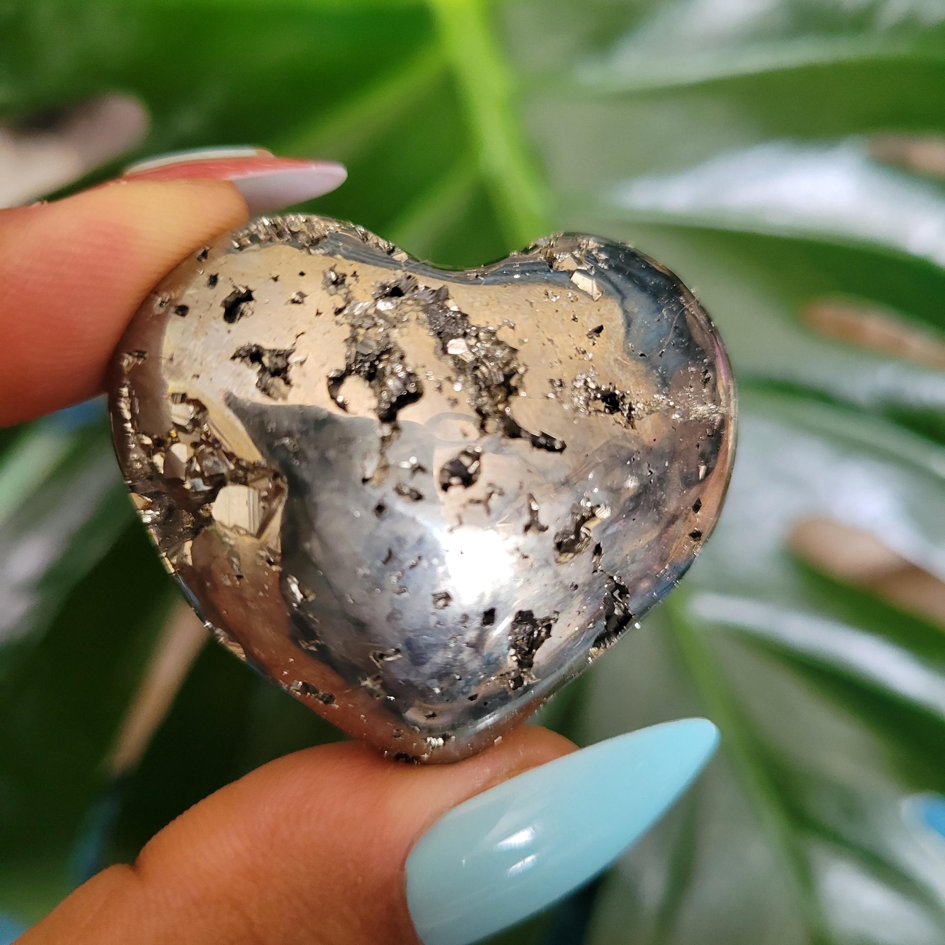 Gorgeous Pyrite Heart Carving from Peru (F) Abundance Protection Confidence | Shimmering Gold | Home Decor | Gift for you | Meditation Tool