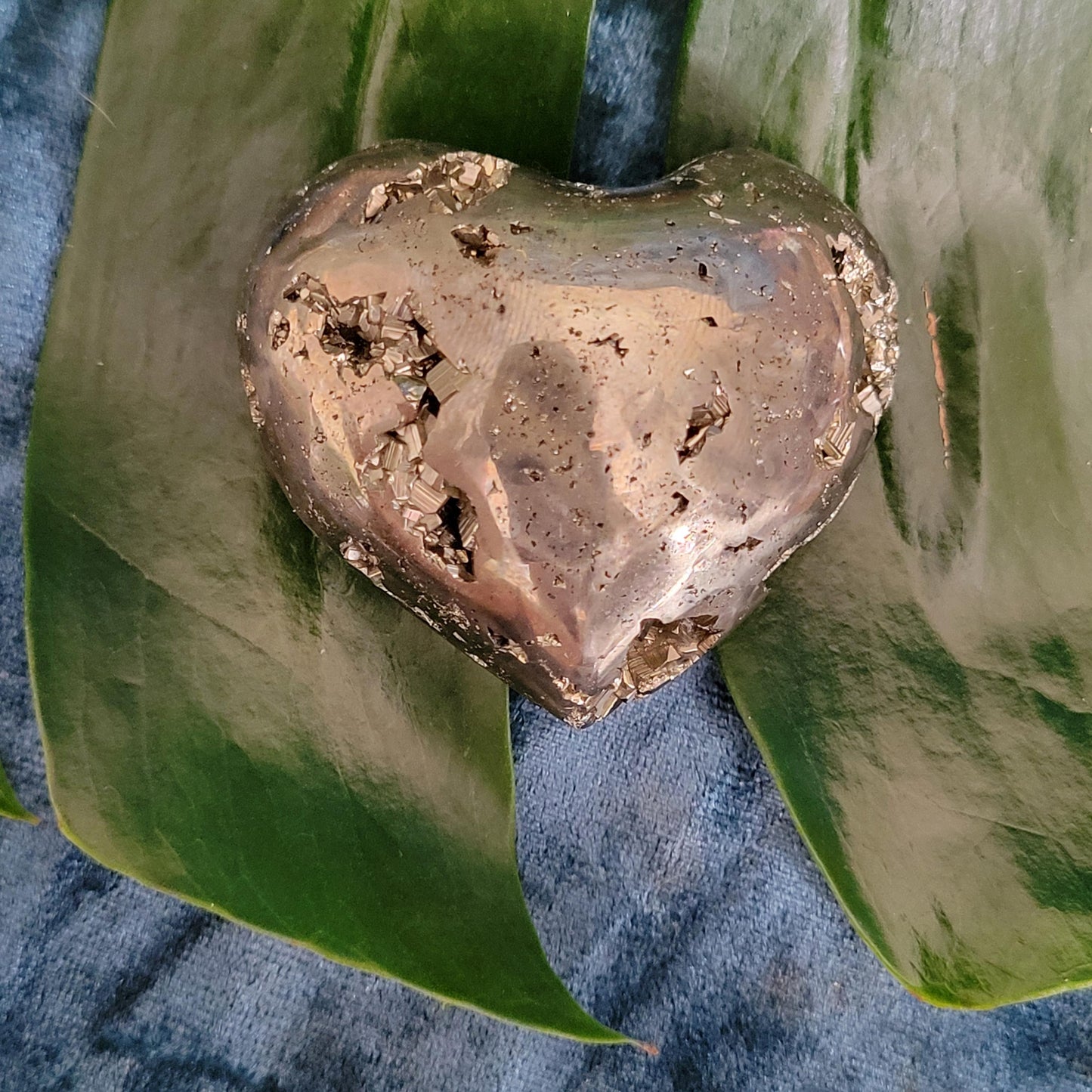 Gorgeous Pyrite Heart Carving from Peru (G) Abundance Protection Confidence | Shimmering Gold | Home Decor | Gift for you | Meditation Tool