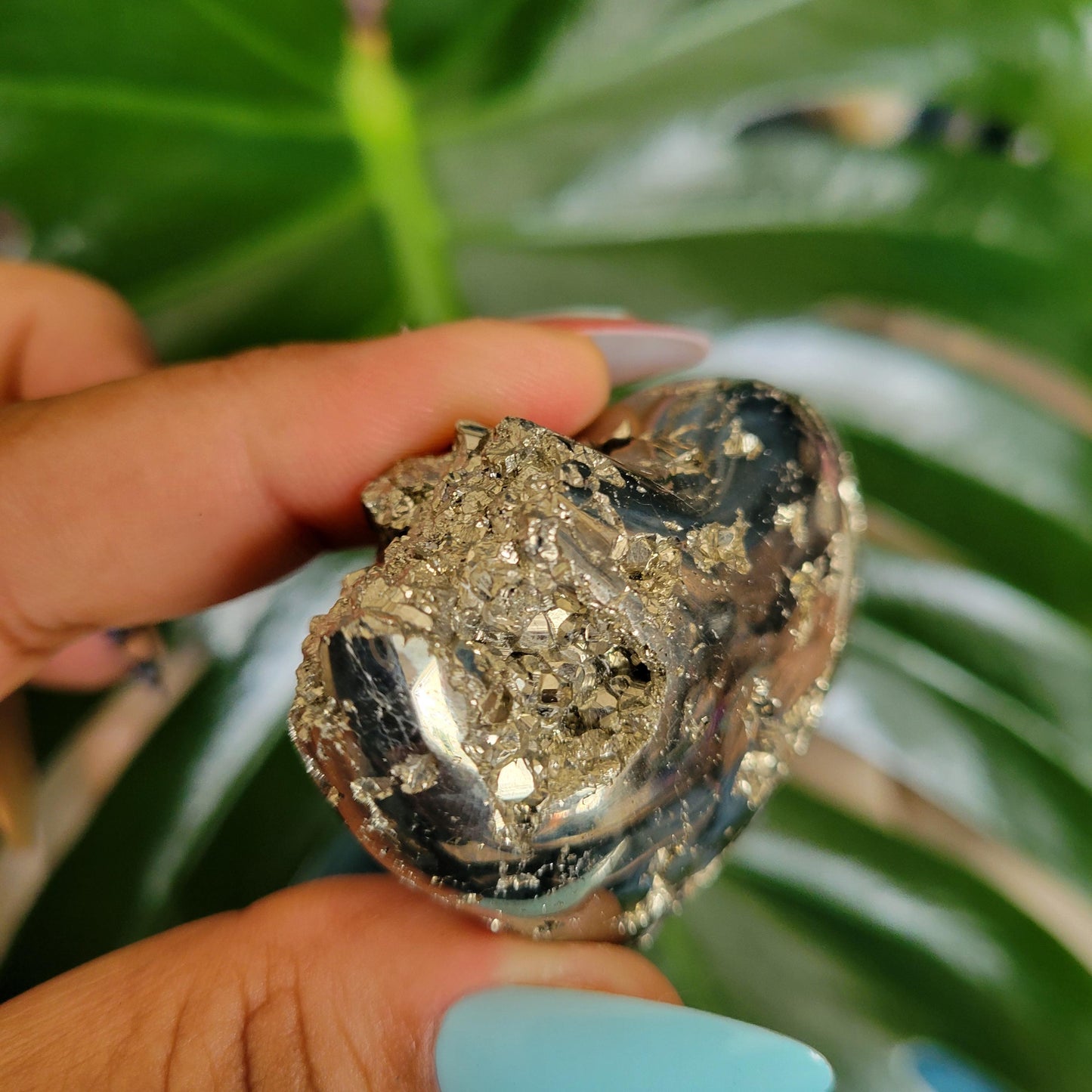 Gorgeous Pyrite Heart Carving from Peru | Abundance Protection Confidence | Shimmering Gold | Home Decor | Gift for you | Meditation Tool
