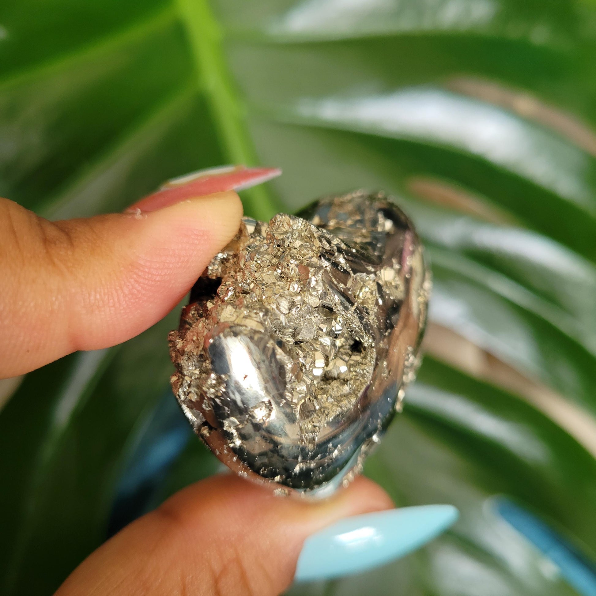 Gorgeous Pyrite Heart Carving from Peru | Abundance Protection Confidence | Shimmering Gold | Home Decor | Gift for you | Meditation Tool