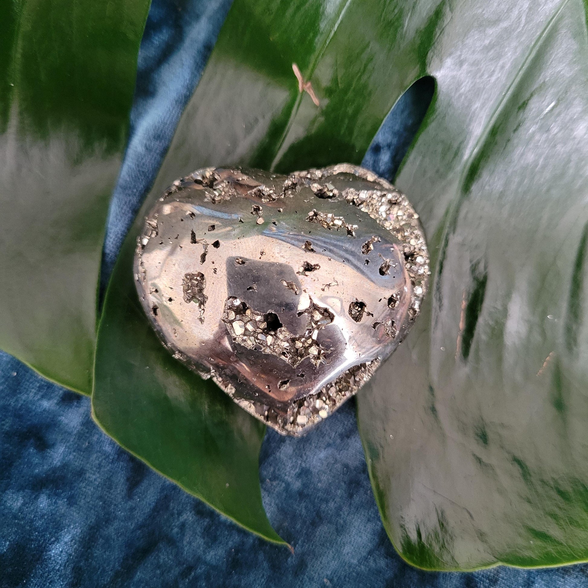 Gorgeous Pyrite Heart Carving from Peru (C) Abundance Protection Confidence | Shimmering Gold | Home Decor | Gift for you | Meditation Tool