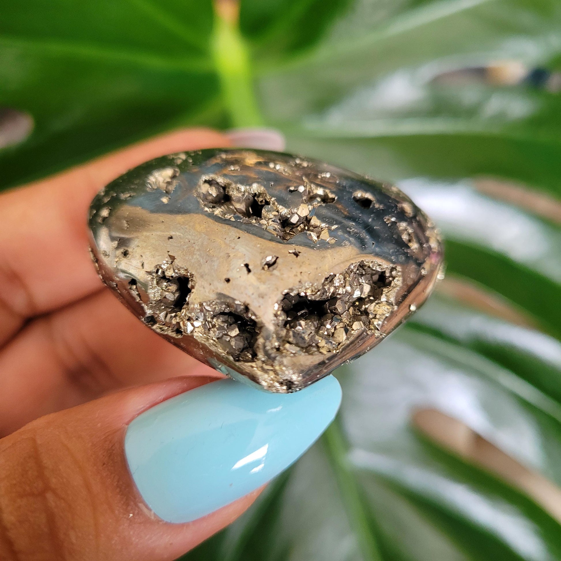 Gorgeous Pyrite Heart Carving from Peru (C) Abundance Protection Confidence | Shimmering Gold | Home Decor | Gift for you | Meditation Tool