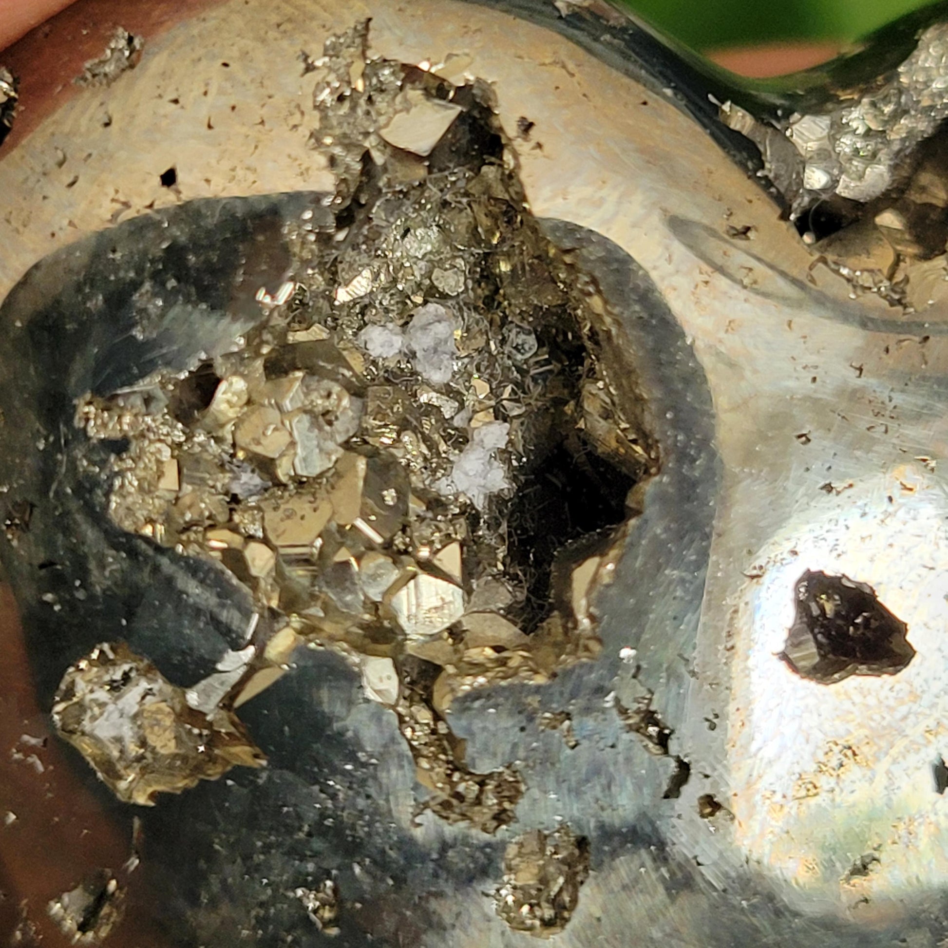 Gorgeous Pyrite Heart Carving from Peru (E) Abundance Protection Confidence | Shimmering Gold | Home Decor | Gift for you | Meditation Tool