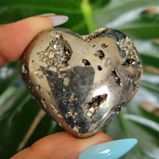 Gorgeous Pyrite Heart Carving from Peru (E) Abundance Protection Confidence | Shimmering Gold | Home Decor | Gift for you | Meditation Tool