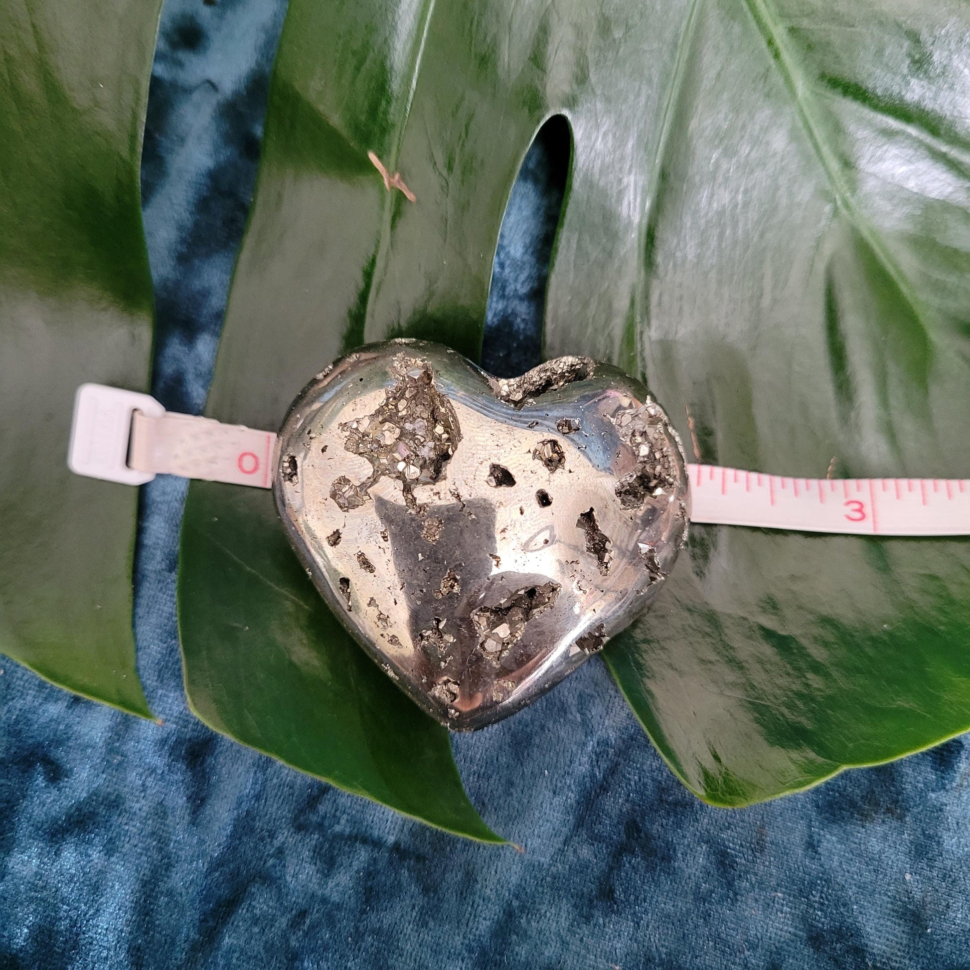 Gorgeous Pyrite Heart Carving from Peru (E) Abundance Protection Confidence | Shimmering Gold | Home Decor | Gift for you | Meditation Tool