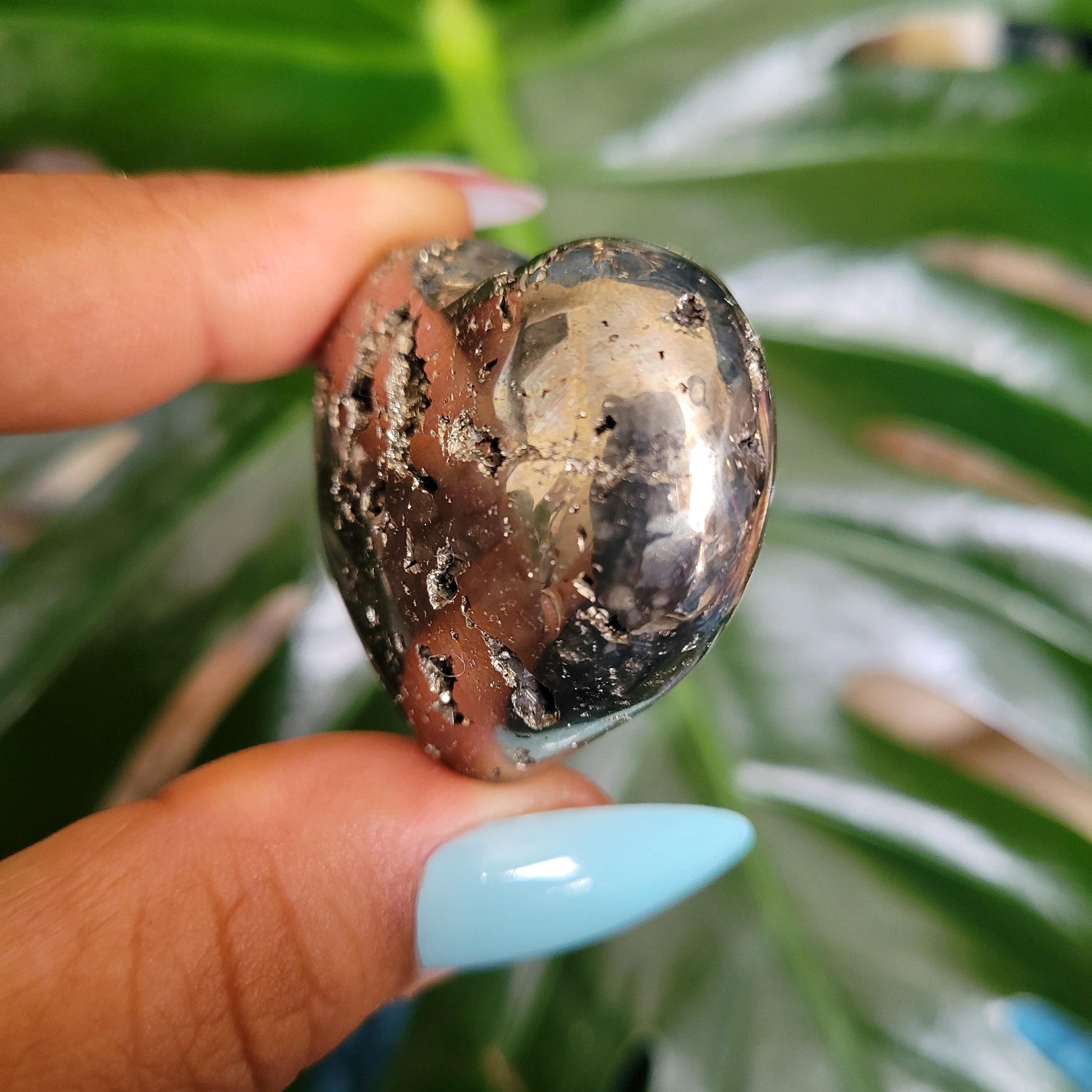 Gorgeous Pyrite Heart Carving from Peru (F) Abundance Protection Confidence | Shimmering Gold | Home Decor | Gift for you | Meditation Tool