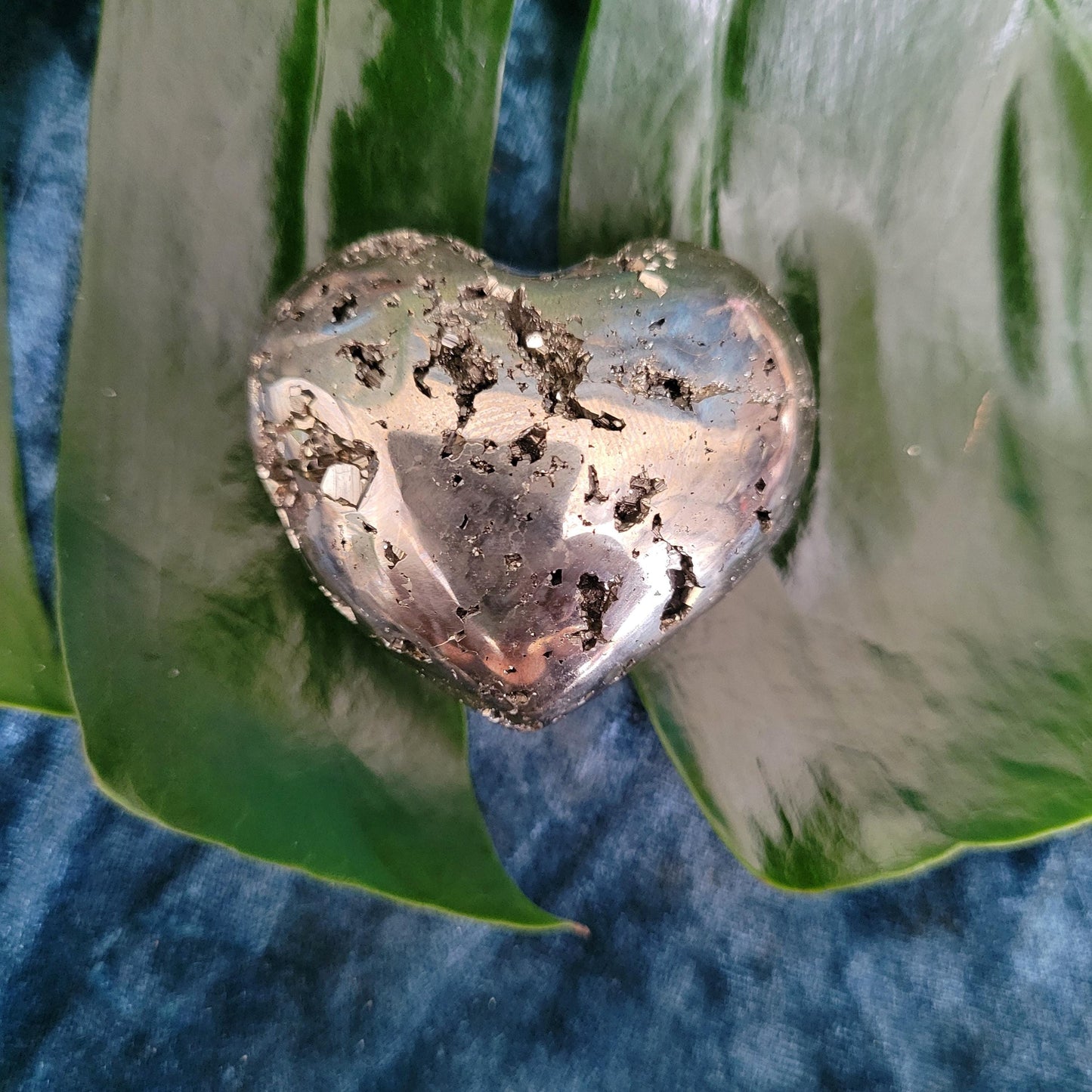 Gorgeous Pyrite Heart Carving from Peru (F) Abundance Protection Confidence | Shimmering Gold | Home Decor | Gift for you | Meditation Tool